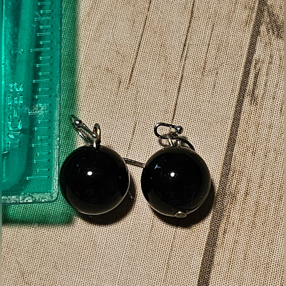 [MIX IT] Black Single Bead Dangle Earrings w/hook NWOT - Picture 4 of 5